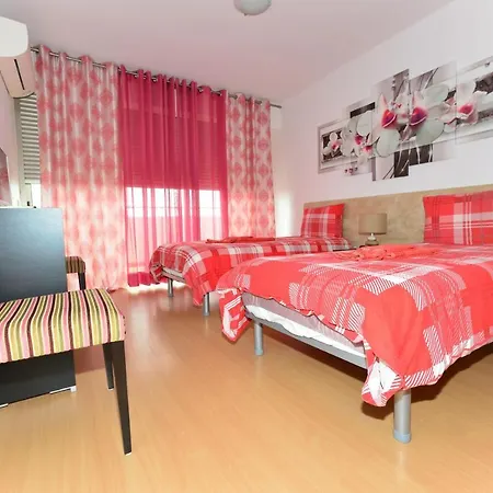 Hotel Beautiful Coral And Ocean Blue In Oceano Atlantico Portimão