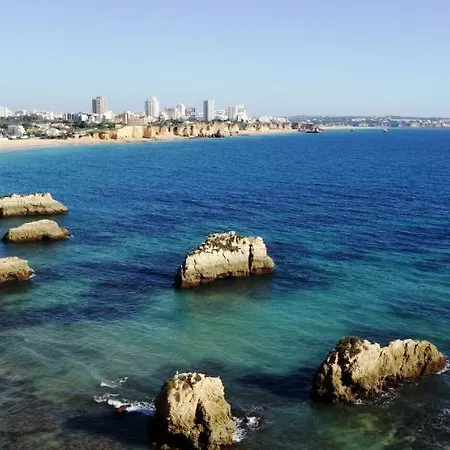 Hotel Beautiful Coral And Ocean Blue In Oceano Atlantico Portimão