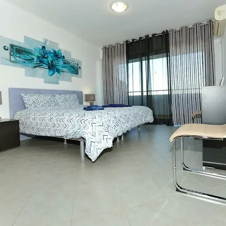 Hotel Beautiful Coral And Ocean Blue In Oceano Atlantico