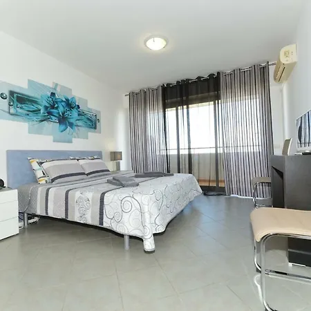 Beautiful Coral And Ocean Blue In Oceano Atlantico Portimão