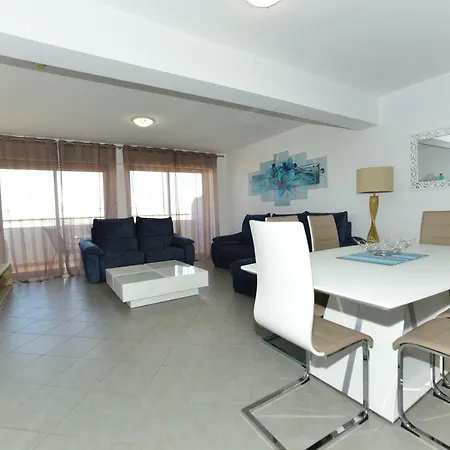 Beautiful Coral And Ocean Blue In Oceano Atlantico Portimão