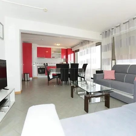 Beautiful Coral And Ocean Blue In Oceano Atlantico Hotel Portimão