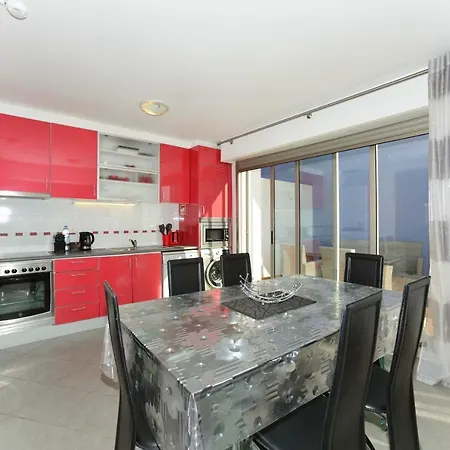 Hotel Beautiful Coral And Ocean Blue In Oceano Atlantico