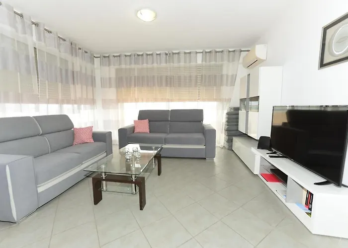 Hotel Beautiful Coral And Ocean Blue In Oceano Atlantico