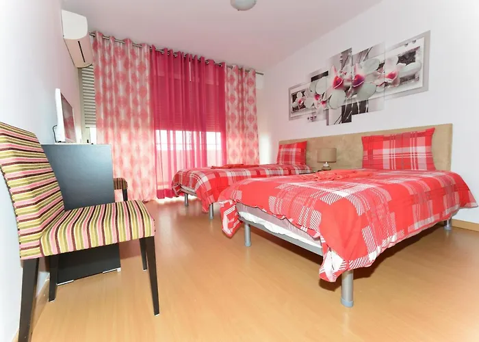 Hotel Beautiful Coral And Ocean Blue In Oceano Atlantico Portimão