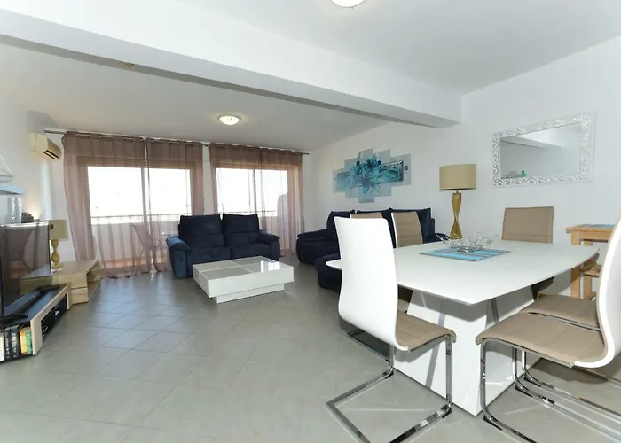 Beautiful Coral And Ocean Blue In Oceano Atlantico Portimão