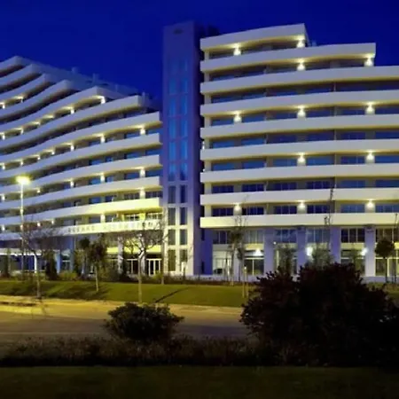 Hotel Beautiful Coral And Ocean Blue In Oceano Atlantico Portimão